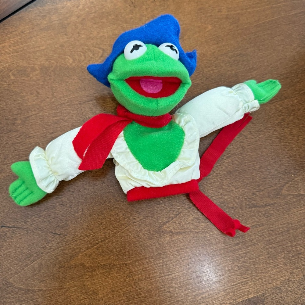 Rare 1996 Kermit The Frog Muppet Treasure Island Finger Puppet, great condition